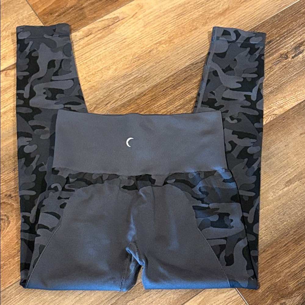 ZYIA Black and Gray Active Leggings